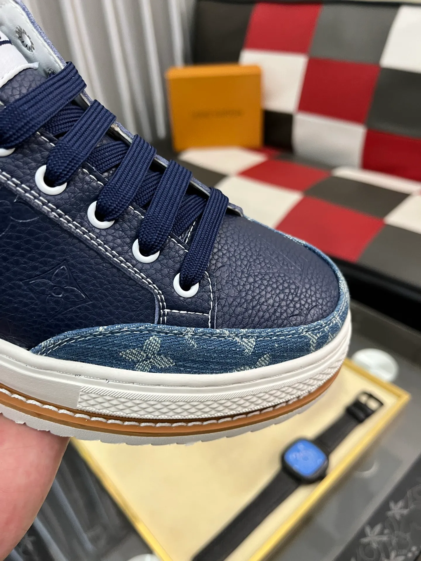 Men's shoes 💰400⌚️⌚️【LOUIS VUITTON】Same style as Louis Vuitton* official website 🚹Men's high-top casual shoes❤️Same style as popular celebrities ~ Best-selling at home and abroad Lv focuses on the checkerboard series...Imported first-layer cowhide with special fabrics➕Full sheepskin lining➕Brand-specific hollow outsole💎Number: 38-442️⃣Colors available